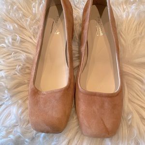 Suede honey color size 8 beautiful shoe